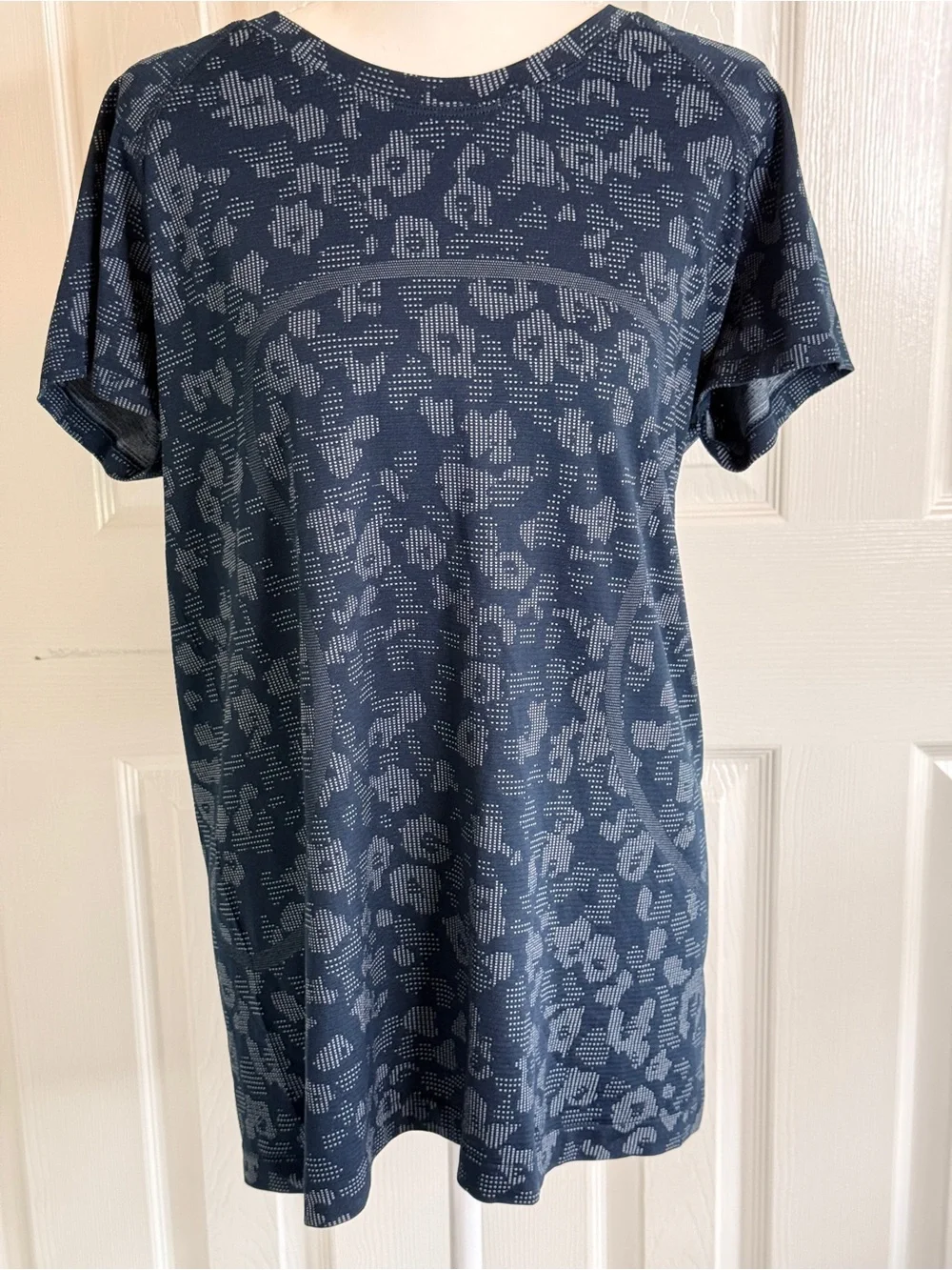 Lululemon Swiftly Tech Short Sleeve 2.0 Dappled Floral Navy Size 14 EUC